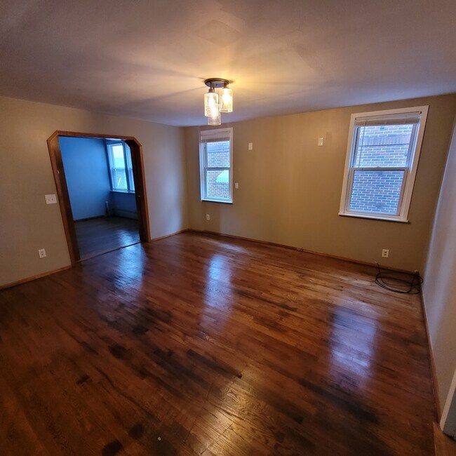 Building Photo - 10928 Park Ln S