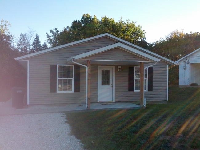 Building Photo - 504 Crestwood Dr