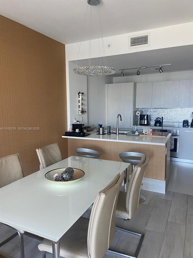 Foto del edificio - 501 NE 31st St