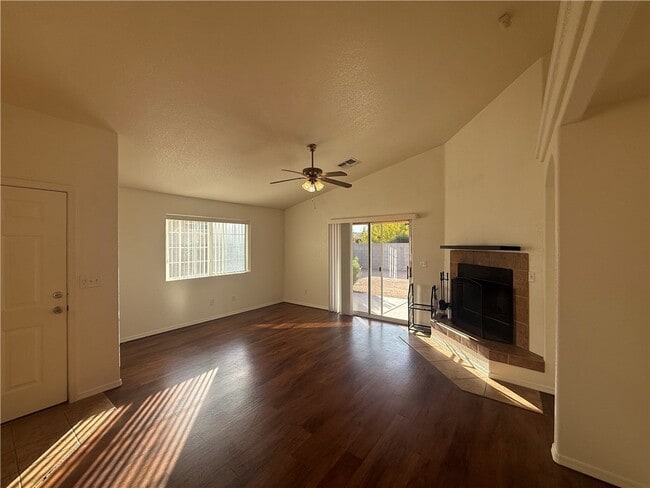 Foto del edificio - 2855 N Central St