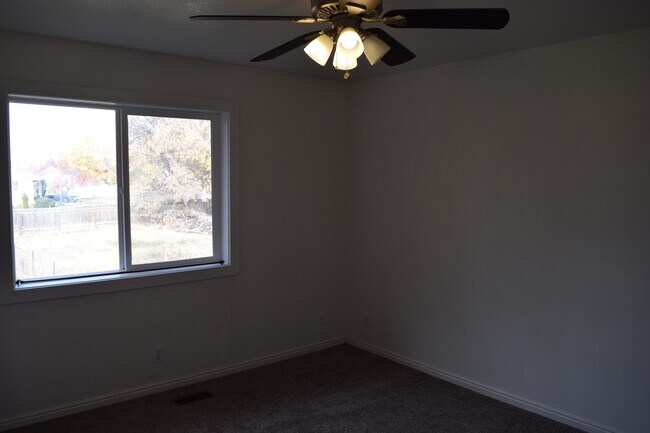 Foto del edificio - 497 E 1800 N