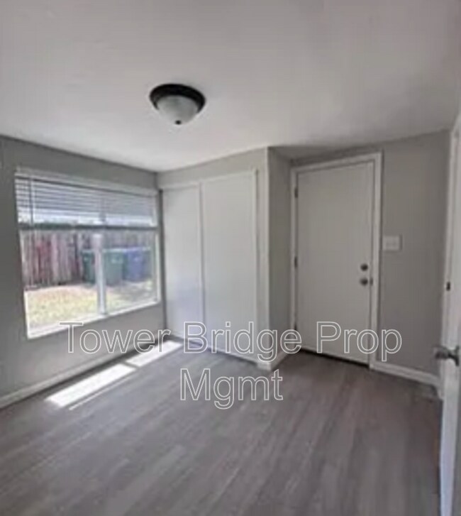 Foto del edificio - 4042 1/2 43rd Street