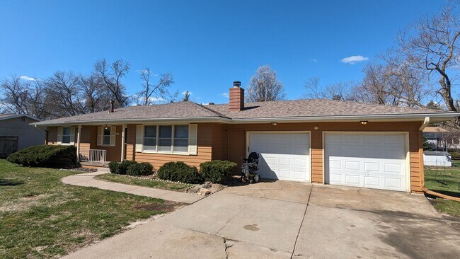 Building Photo - Big home with finished basement