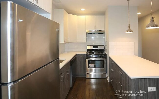 Building Photo - 3917 N Janssen Ave