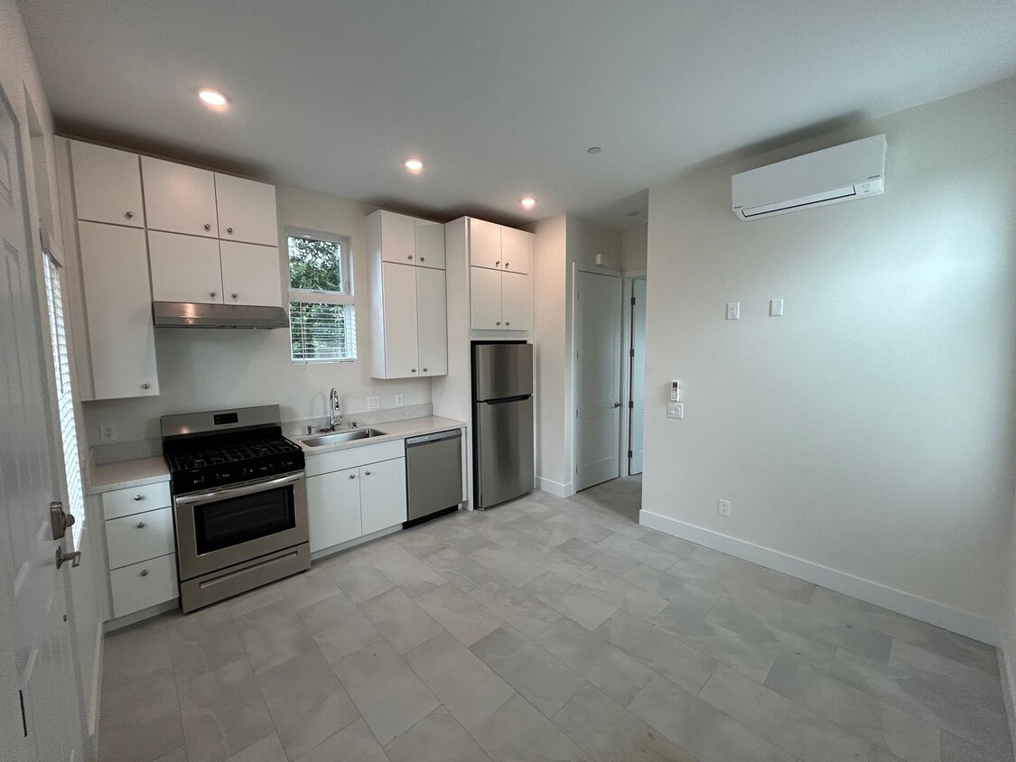 Primary Photo - Brand New 1 Bed/ 1 Bath in The Heart off C...