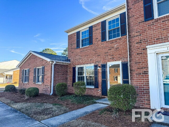 Building Photo - 2700 Thackery Rd