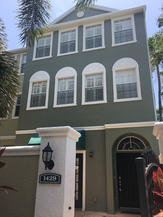 Foto principal - 1429 Harbour Walk Rd