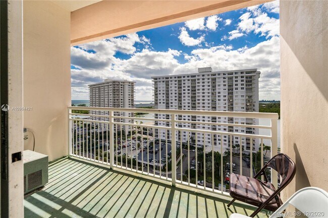 Building Photo - 400 Kings Point Dr