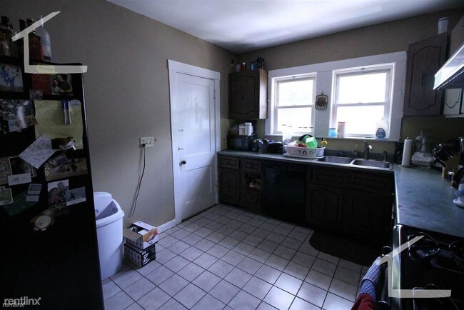 Building Photo - 5 br, 2 bath Apartment - 16 Priscilla Rd # 2Q