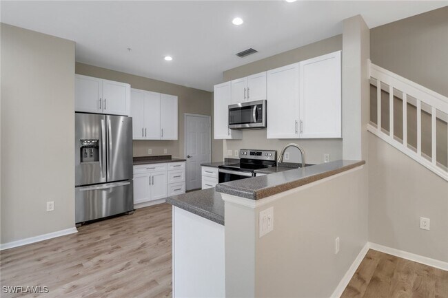 Foto del edificio - 815 Hampton Cir