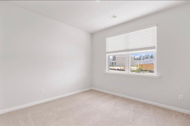 Foto del edificio - 102 Green Passage Ln