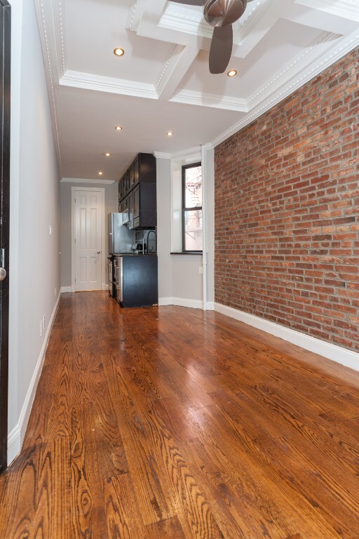 Primary Photo - 3 W 103rd St