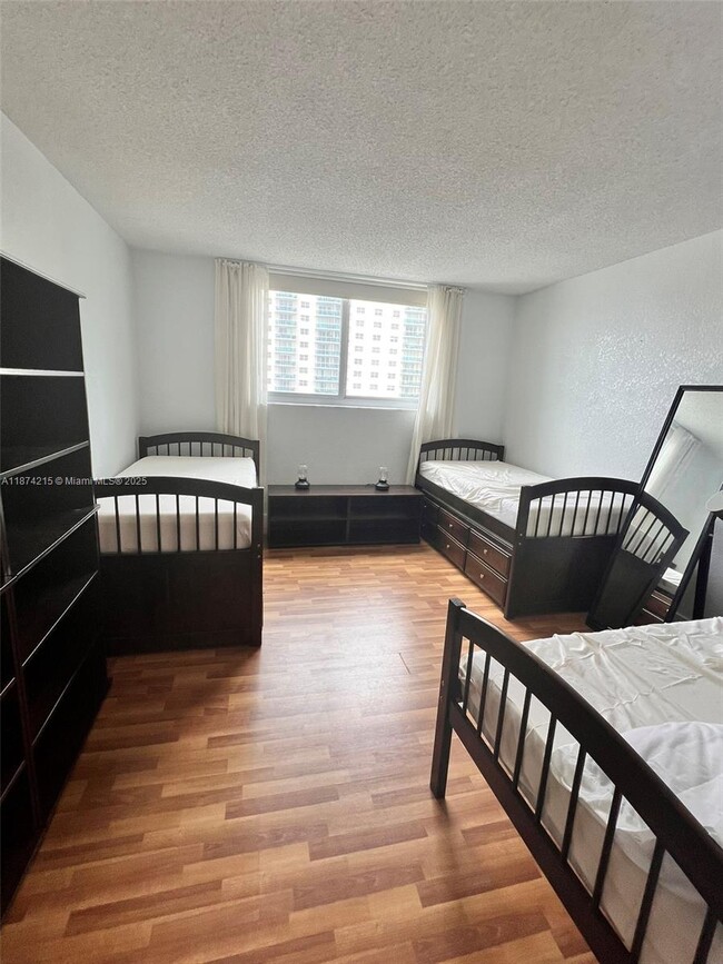 Foto del edificio - 19380 Collins Ave