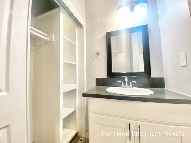 Foto del edificio - 5555 Carlton Way