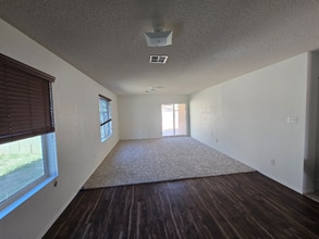 Building Photo - 953 S 47th Dr