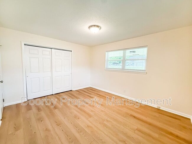 Foto del edificio - 7490 Austin Dr