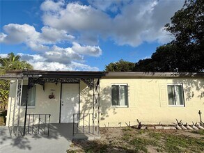 Building Photo - 16521 NW 18th Ct