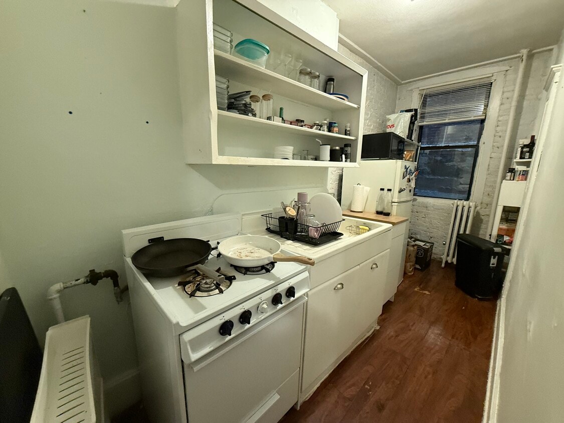Primary Photo - 44 Phillips St