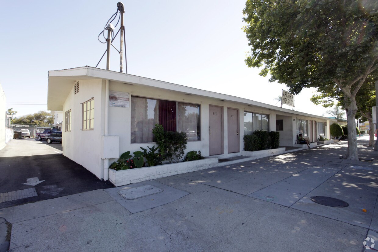 Building Photo - 1147 W Holt Ave