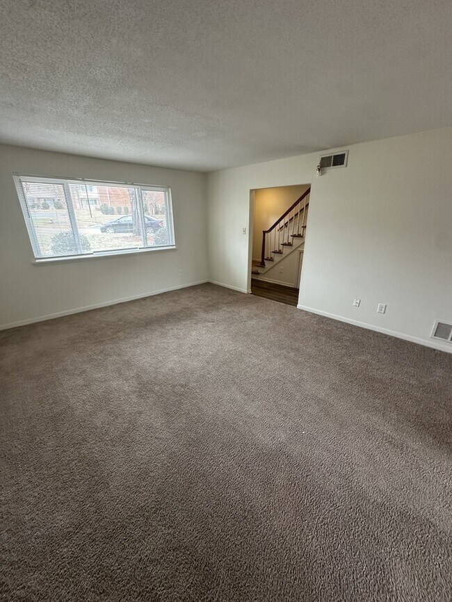 Building Photo - 2365 Champion Ct