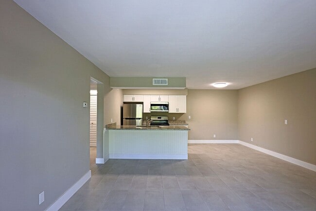 Building Photo - 5303 Summerlin Rd