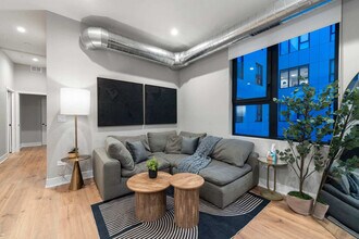 Building Photo - 6044 N Winthrop Ave