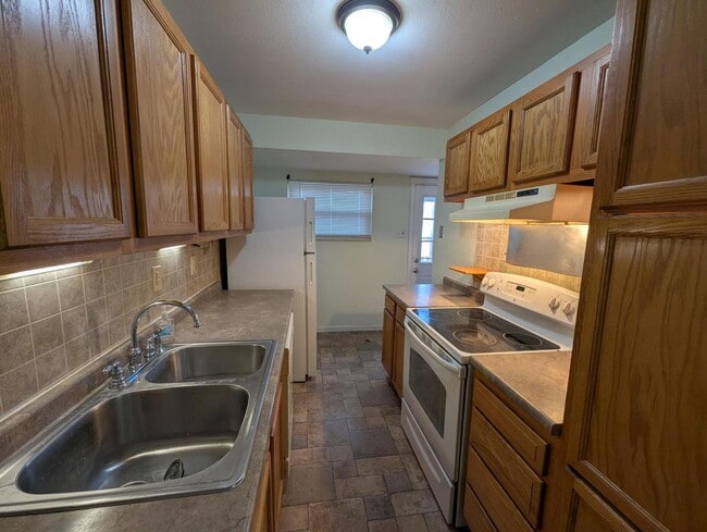 Glen Garry Goregeous - Section 8 Friendly! - Glen Garry Goregeous - Section 8 Friendly! House