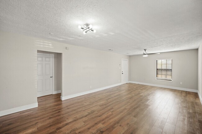 Building Photo - 5201 Pease St