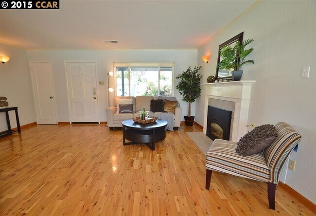 Foto del edificio - COMING SOON! Beautiful Pleasant Hill Singl...