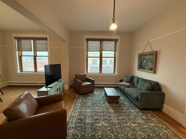 Building Photo - Stunning 2-Bedroom Downtown Hamilton Apartment — Modern Comfort Meets Historic Charm