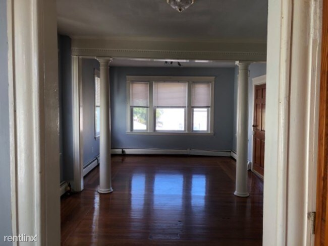 Building Photo - 2 br, 1 bath Apartment - 28 Felix St 3 Unit 3