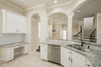 Building Photo - 5417 Lillian St