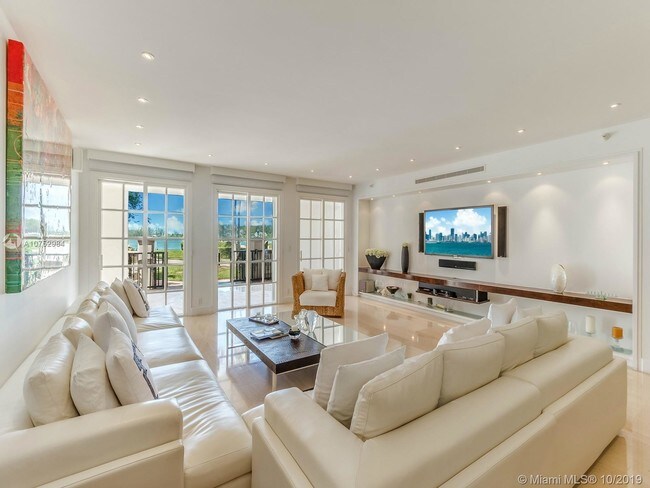 Building Photo - 2111 Fisher Island Dr