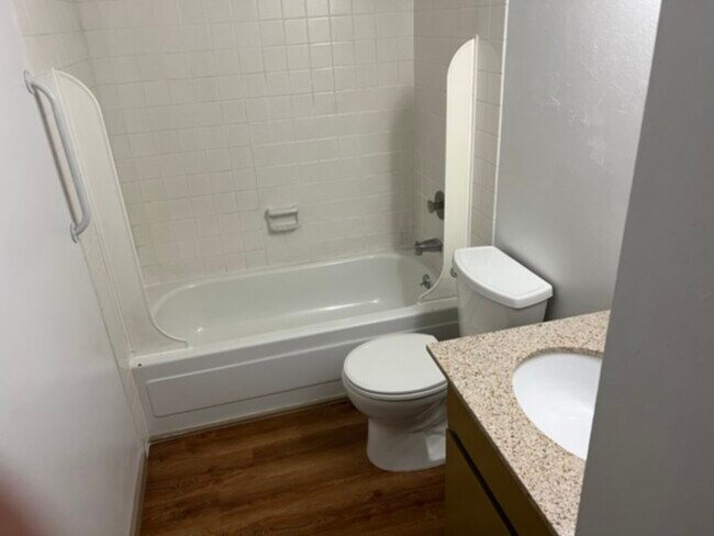 Building Photo - East Springfield 3 bedroom house at Eastridge Park