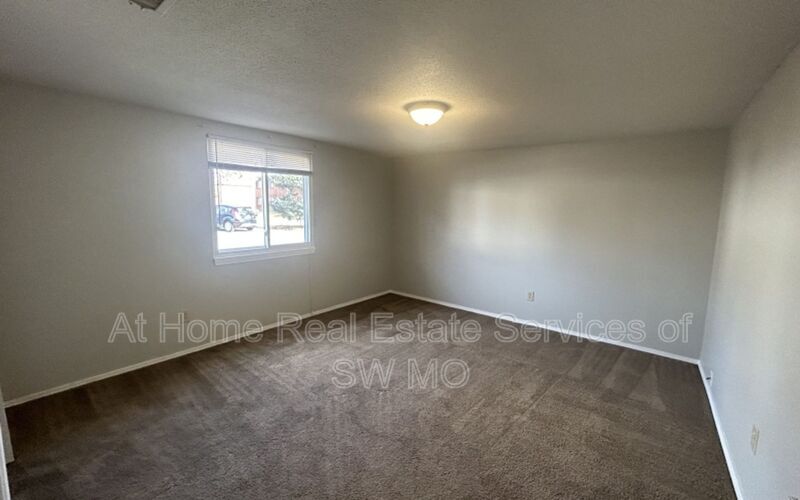 Foto del edificio - 933 S Wildan Ave