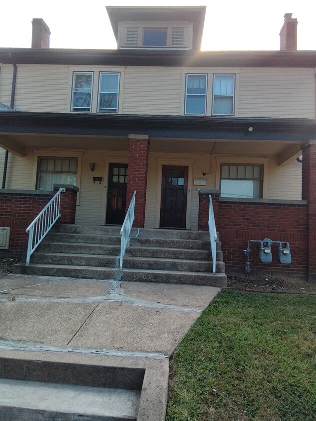 Primary Photo - 618 Broadway Blvd