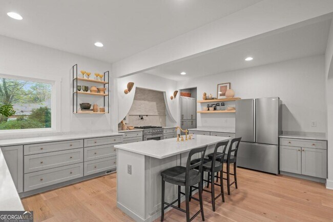 Building Photo - 5945 Meadow Brook Ln