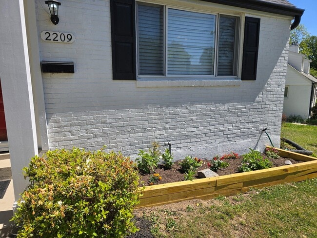 Building Photo - 2209 Quinton Rd