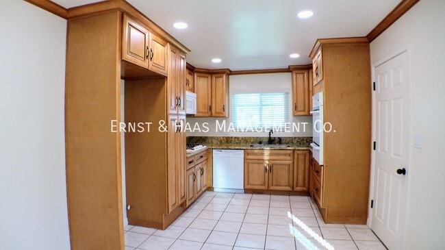 Building Photo - 19113 Radlett Ave