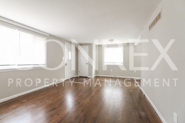 Building Photo - 3 Bedroom Split Entry in NKC!
