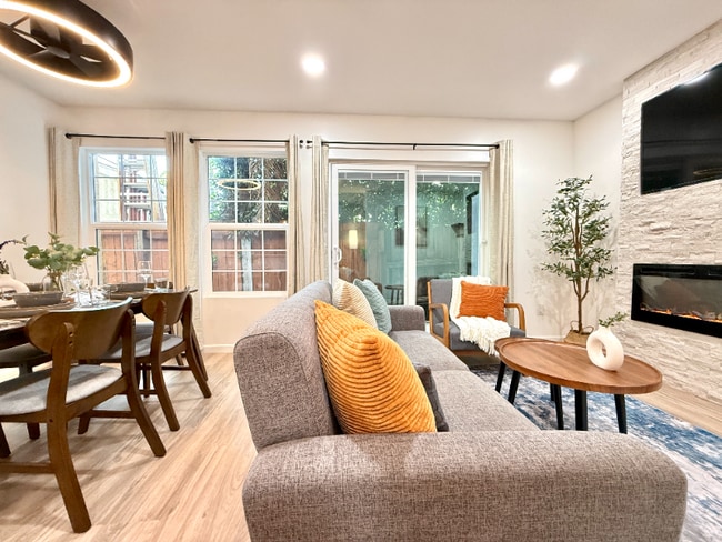 Foto del edificio - 3229 S Sherbourne Dr