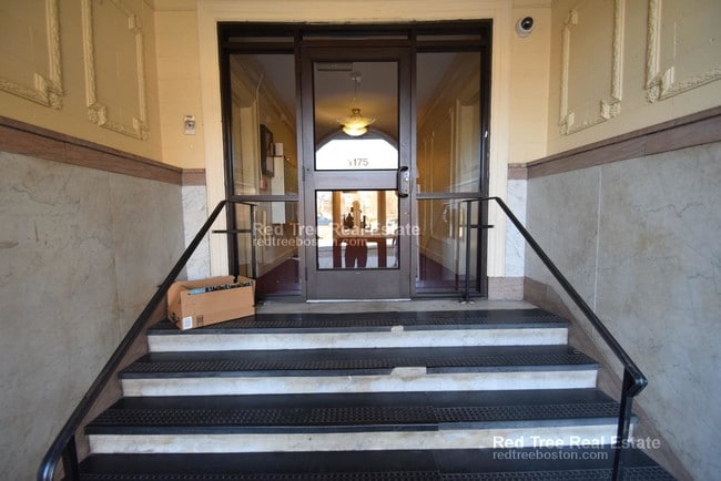 Building Photo - 1175 Boylston St