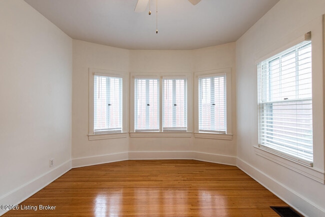 Building Photo - 2032 Lakeside Dr