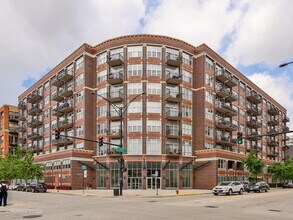 Building Photo - 1000 W Adams St Building Photo - 1000 W Adams St