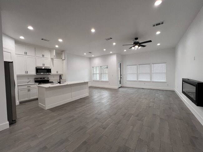 Foto del edificio - 506 E Bryson Ave