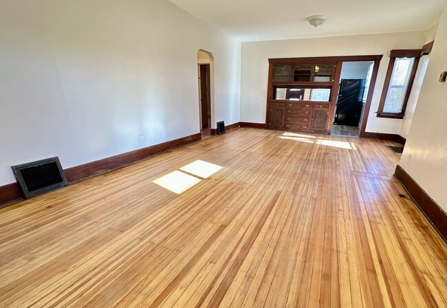 Building Photo - 2798 S Acoma St