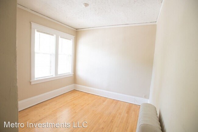 Building Photo - 1802 E Linnwood Ave