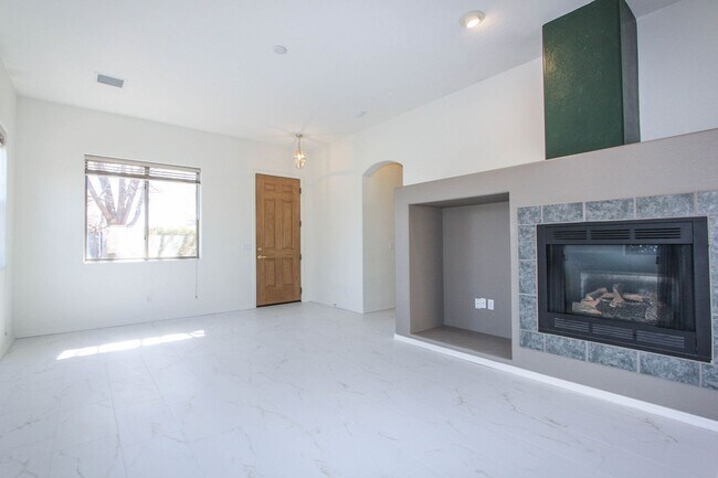 Building Photo - Granville - 2 bedroom