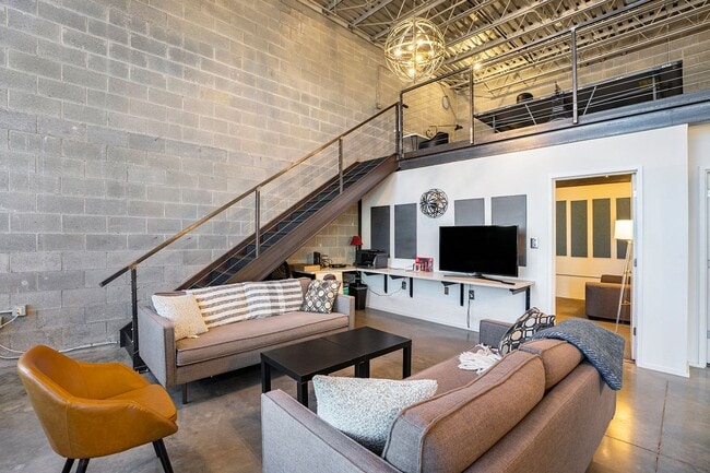 Photo - 3 Bedroom, 1 Bath Live/Work Industrial Loft