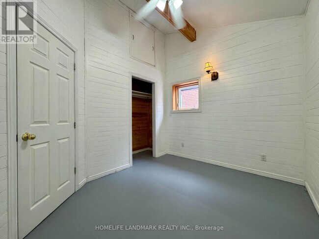 Photo du bâtiment - 1138 Woodbine Ave